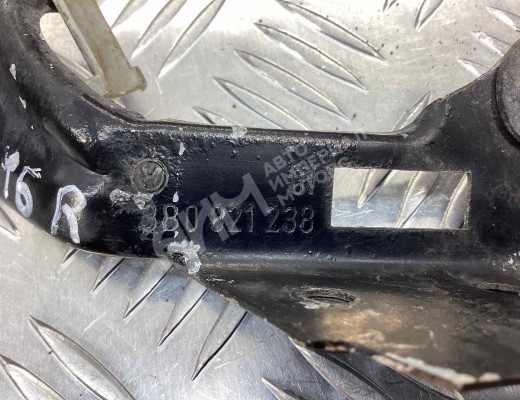 Кронштейн крепления крыла Volkswagen Passat B5 (3B) 1996-2000  Volkswagen Passat Passat B5 (3B) 1996-2000