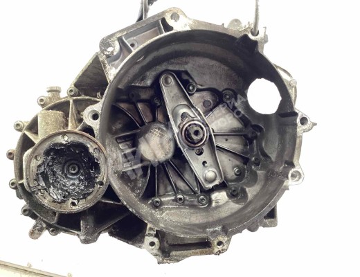 КПП механическая (МКПП) 6-ступенчатая Volkswagen Passat B6 (3C) 2005-2010  Volkswagen Passat Passat B6 (3C) 2005-2010