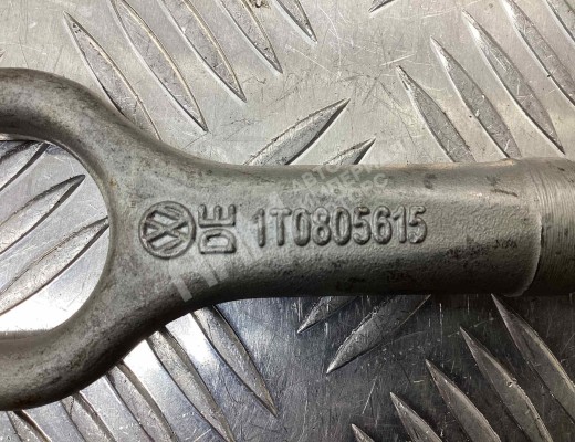 Крюк буксировочный Volkswagen Touran I (1T) 2003-2006  Volkswagen Touran Touran I (1T) 2003-2006