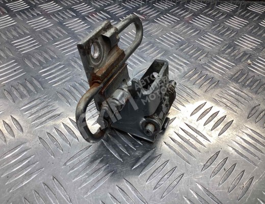 Петля двери передней левой Volkswagen Passat B5+ (3B) 2000-2005 рестайлинг  Volkswagen Passat Passat B5+ (3B) 2000-2005 рестайлинг