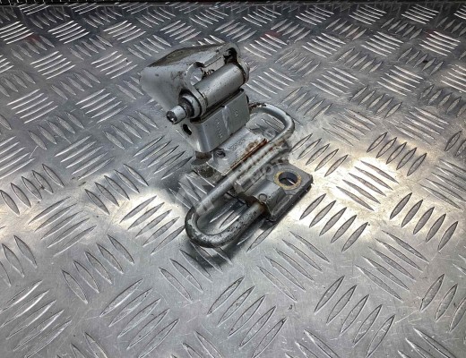 Петля двери передней левой Audi A4 B6 (8EC, 8E5) 2000-2004  Audi A4 A4 B6 (8EC, 8E5) 2000-2004