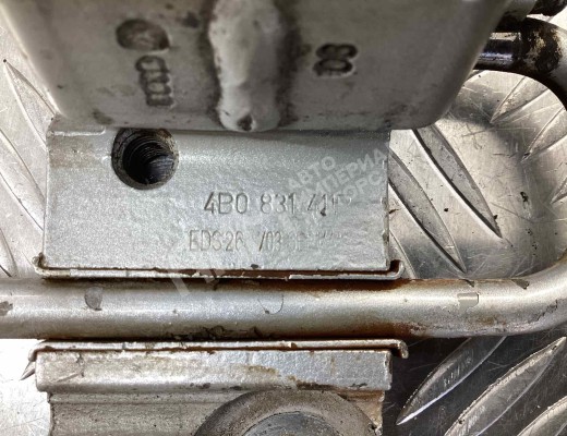 Петля двери передней левой Volkswagen Passat B5+ (3B) 2000-2005 рестайлинг  Volkswagen Passat Passat B5+ (3B) 2000-2005 рестайлинг