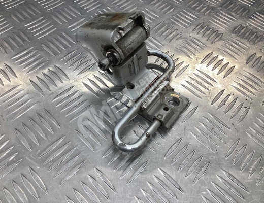 Петля двери передней левой Volkswagen Passat B5+ (3B) 2000-2005 рестайлинг  Volkswagen Passat Passat B5+ (3B) 2000-2005 рестайлинг
