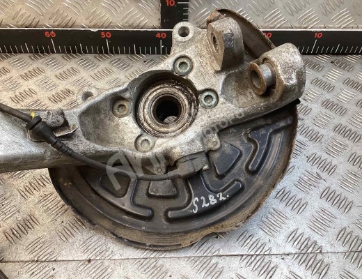 Кулак поворотный правый Audi A6 C5 (4B) 2001-2004 рестайлинг  Audi A6 A6 C5 (4B) 2001-2004 рестайлинг