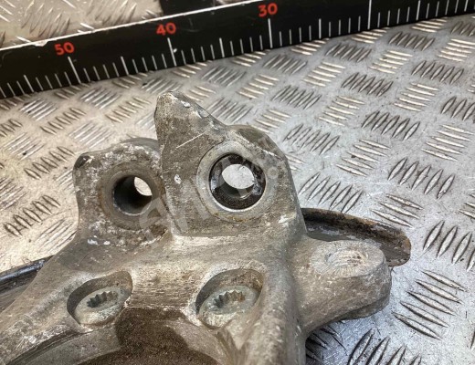 Кулак поворотный левый Audi A4 B6 (8EC, 8E5) 2000-2004  Audi A4 A4 B6 (8EC, 8E5) 2000-2004