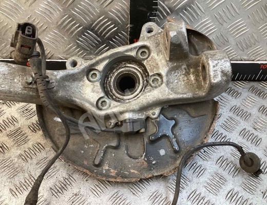 Кулак поворотный правый Audi A4 B6 (8EC, 8E5) 2000-2004  Audi A4 A4 B6 (8EC, 8E5) 2000-2004