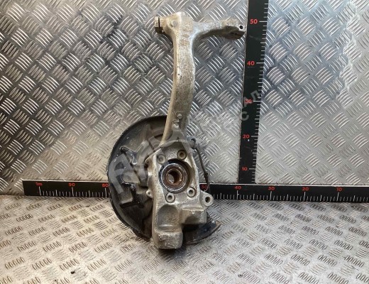 Кулак поворотный правый Audi A4 B6 (8EC, 8E5) 2000-2004  Audi A4 A4 B6 (8EC, 8E5) 2000-2004