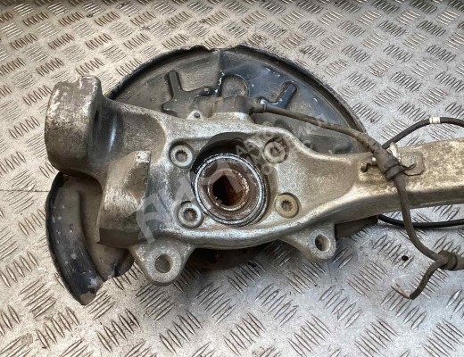 Кулак поворотный правый Audi A4 B6 (8EC, 8E5) 2000-2004  Audi A4 A4 B6 (8EC, 8E5) 2000-2004