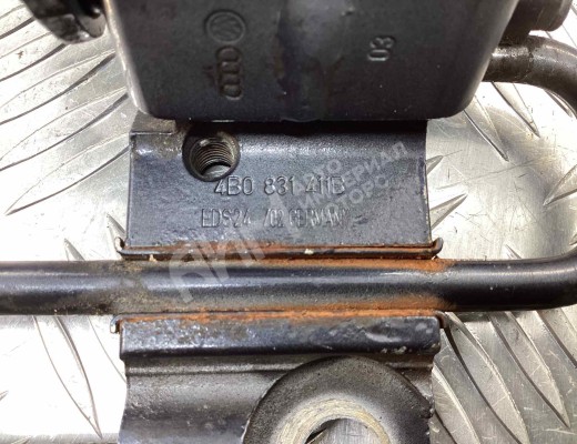 Петля двери передней левой Audi A6 C5 (4B) 2001-2004 рестайлинг  Audi A6 A6 C5 (4B) 2001-2004 рестайлинг