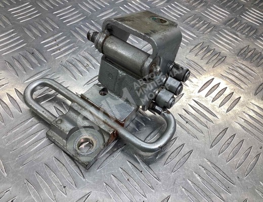Петля двери передней левой Volkswagen Touran I (1T) 2003-2006  Volkswagen Touran Touran I (1T) 2003-2006