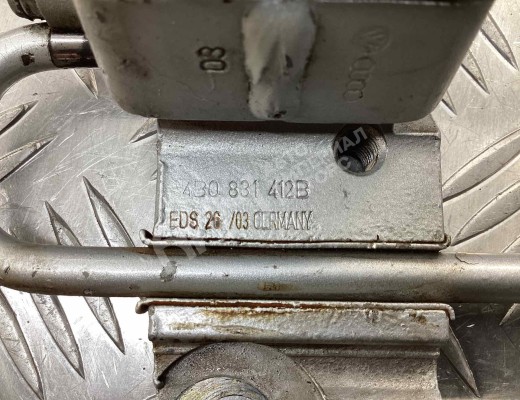 Петля двери передней правой Volkswagen Passat B5+ (3B) 2000-2005 рестайлинг  Volkswagen Passat Passat B5+ (3B) 2000-2005 рестайлинг
