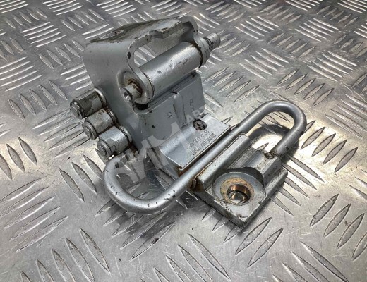 Петля двери передней правой Volkswagen Passat B5+ (3B) 2000-2005 рестайлинг  Volkswagen Passat Passat B5+ (3B) 2000-2005 рестайлинг