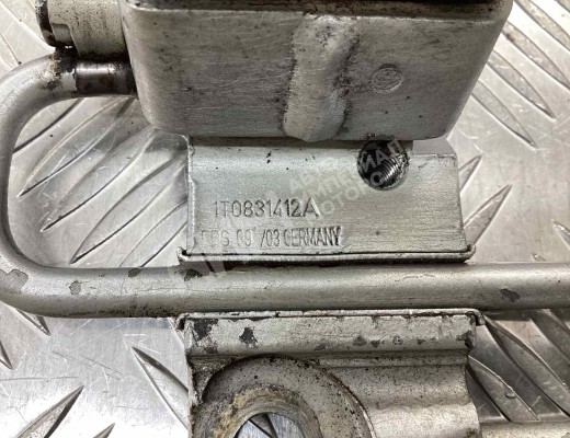 Петля двери передней правой Volkswagen Touran I (1T) 2003-2006  Volkswagen Touran Touran I (1T) 2003-2006