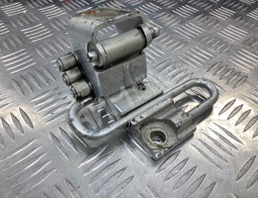 Петля двери передней правой Volkswagen Touran I (1T) 2003-2006  Volkswagen Touran Touran I (1T) 2003-2006