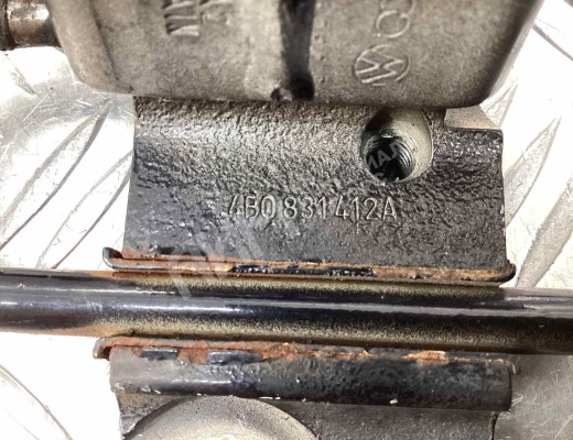 Петля двери передней правой Volkswagen Golf IV (1J) 1997-2004  Volkswagen Golf Golf IV (1J) 1997-2004