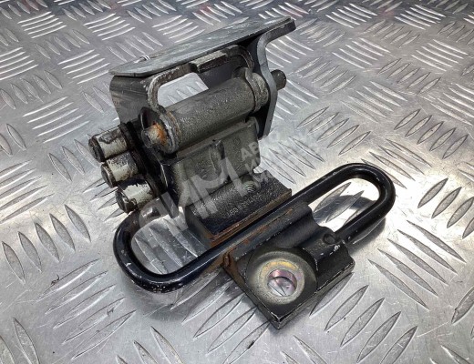 Петля двери передней правой Volkswagen Golf IV (1J) 1997-2004  Volkswagen Golf Golf IV (1J) 1997-2004