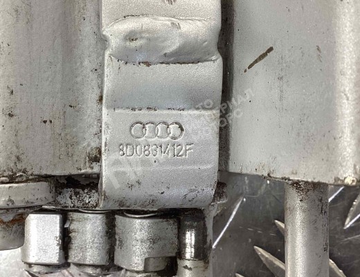 Петля двери передней правой Audi A4 B5 (8D) 1999-2001 рестайлинг  Audi A4 A4 B5 (8D) 1999-2001 рестайлинг
