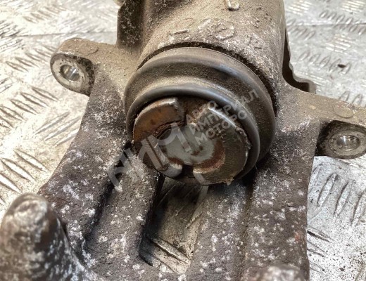 Суппорт задний правый Audi A4 B6 (8EC, 8E5) 2000-2004  Audi A4 A4 B6 (8EC, 8E5) 2000-2004