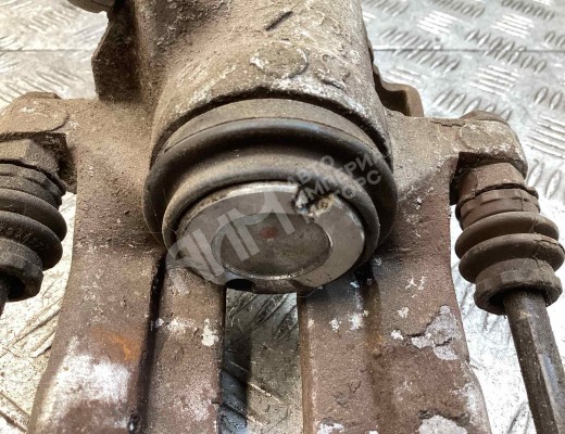 Суппорт задний правый Audi A4 B6 (8EC, 8E5) 2000-2004  Audi A4 A4 B6 (8EC, 8E5) 2000-2004