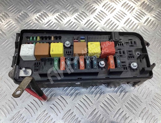 Блок предохранителей Opel Vectra C 2002-2005  Opel Vectra Vectra C 2002-2005