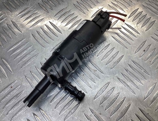 Насос (моторчик) омывателя стекла Audi A6 Allroad C5 (4BH) 2000-2005  Audi A6 Allroad A6 Allroad C5 (4BH) 2000-2005