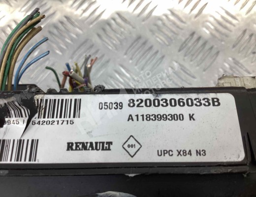 Блок предохранителей Renault Megane II 2002-2006  Renault Megane Megane II 2002-2006