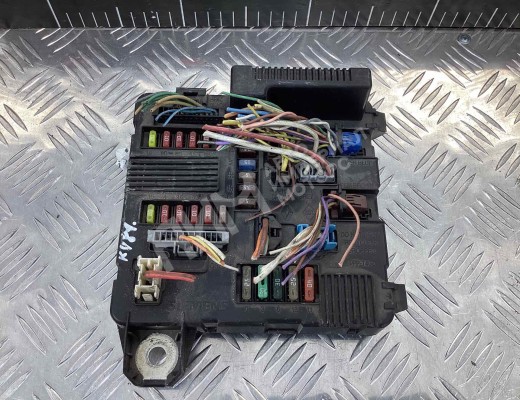 Блок предохранителей Renault Megane II 2002-2006  Renault Megane Megane II 2002-2006