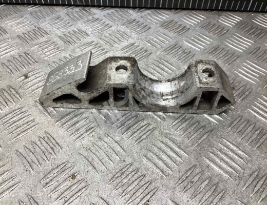 Крепление втулки стабилизатора Volkswagen Touareg I (7L) 2002-2006  Volkswagen Touareg Touareg I (7L) 2002-2006