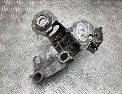 Кронштейн двигателя Volkswagen Passat B5 (3B) 1996-2000  Volkswagen Passat Passat B5 (3B) 1996-2000