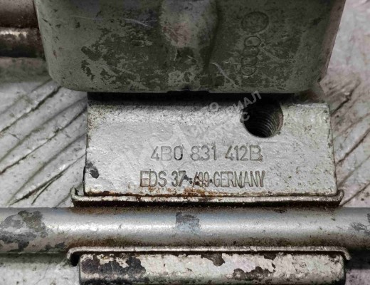 Петля двери передней правой Audi A6 C5 (4B) 1997-2001  Audi A6 A6 C5 (4B) 1997-2001
