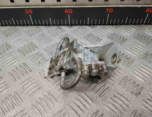 Петля двери передней правой Audi A6 C5 (4B) 1997-2001  Audi A6 A6 C5 (4B) 1997-2001