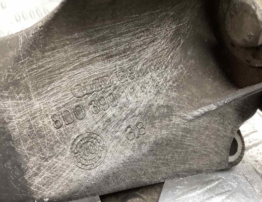 Кронштейн КПП Audi A6 Allroad C5 (4BH) 2000-2005  Audi A6 Allroad A6 Allroad C5 (4BH) 2000-2005