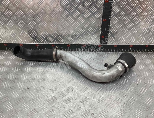 Патрубок интеркулера BMW 3-Series (E46) 2001-2005 рестайлинг  BMW 3-Series 3-Series (E46) 2001-2005 рестайлинг
