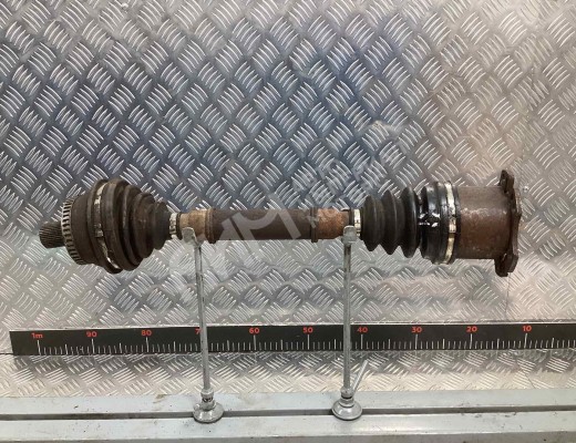 Полуось передняя левая (приводной вал, ШРУС) Audi A4 B6 (8EC, 8E5) 2000-2004  Audi A4 A4 B6 (8EC, 8E5) 2000-2004