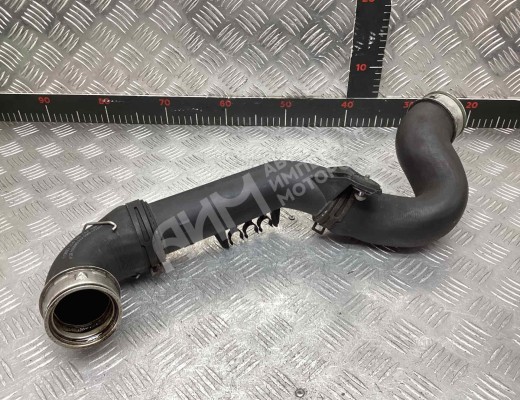 Патрубок интеркулера Volkswagen Caddy III (2K) 2004-2010  Volkswagen Caddy Caddy III (2K) 2004-2010