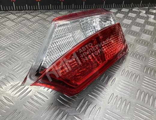 Фонарь крышки багажника правый Toyota Corolla (E180) 2012 - 2016  Toyota Corolla Corolla (E180) 2012 - 2016