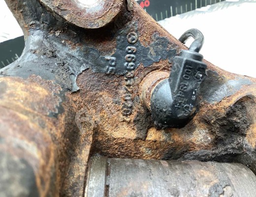 Цапфа передняя правая Mercedes Vario (W670) 1996-2013  Mercedes Vario Vario (W670) 1996-2013