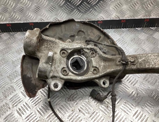 Кулак поворотный правый Audi A4 B7 (8EC, 8ED) 2004-2008  Audi A4 A4 B7 (8EC, 8ED) 2004-2008