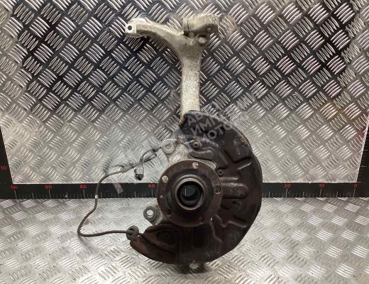 Кулак поворотный правый Audi A4 B7 (8EC, 8ED) 2004-2008  Audi A4 A4 B7 (8EC, 8ED) 2004-2008