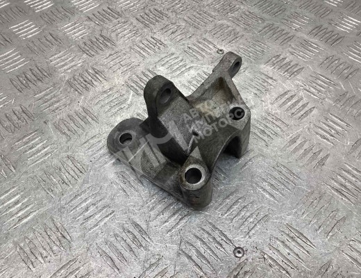 Кронштейн двигателя Ford Focus I 2001-2005 рестайлинг  Ford Focus Focus I 2001-2005 рестайлинг