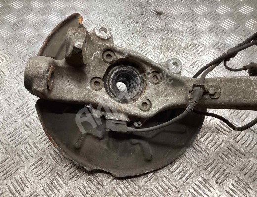 Кулак поворотный левый Audi A4 B7 (8EC, 8ED) 2004-2008  Audi A4 A4 B7 (8EC, 8ED) 2004-2008