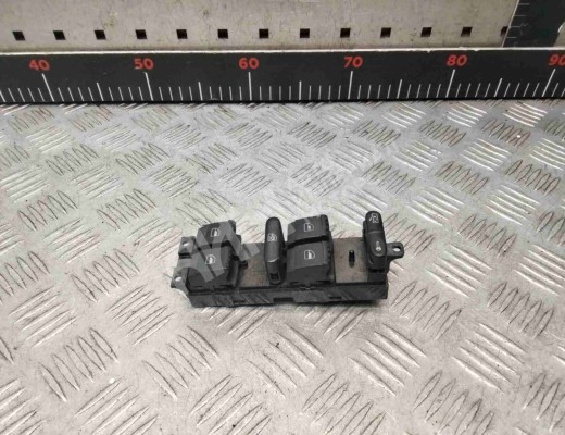 Блок управления стеклоподъемниками Volkswagen Golf IV (1J) 1997-2004  Volkswagen Golf Golf IV (1J) 1997-2004