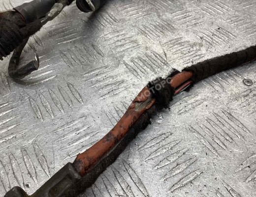 Клемма аккумулятора плюс Opel Astra H 2004-2007  Opel Astra Astra H 2004-2007