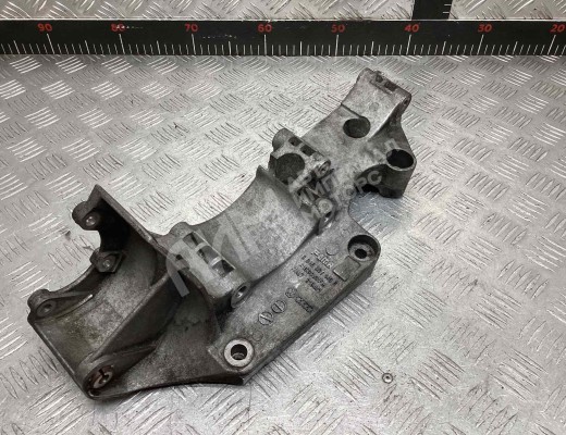 Кронштейн генератора Volkswagen Sharan I (7M) 2003-2010 2-й рестайлинг  Volkswagen Sharan Sharan I (7M) 2003-2010 2-й рестайлинг