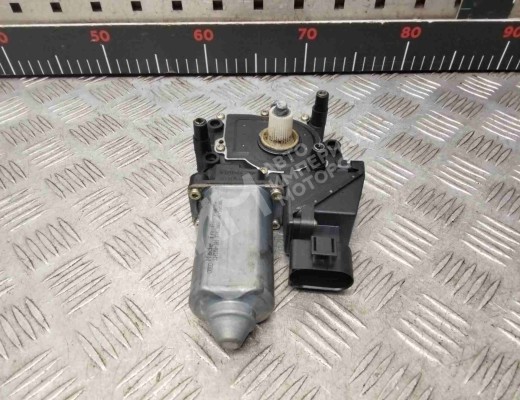 Моторчик стеклоподъемника передний правый Audi A6 C5 (4B) 1997-2001  Audi A6 A6 C5 (4B) 1997-2001