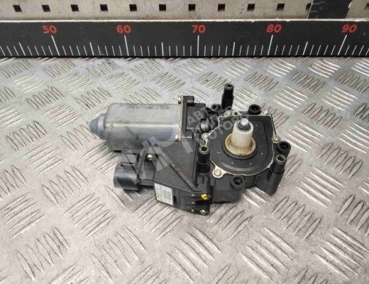 Моторчик стеклоподъемника передний правый Audi A6 C5 (4B) 1997-2001  Audi A6 A6 C5 (4B) 1997-2001