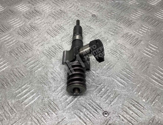 Форсунка Audi A3 II (8P) 2005-2008 рестайлинг  Audi A3 A3 II (8P) 2005-2008 рестайлинг