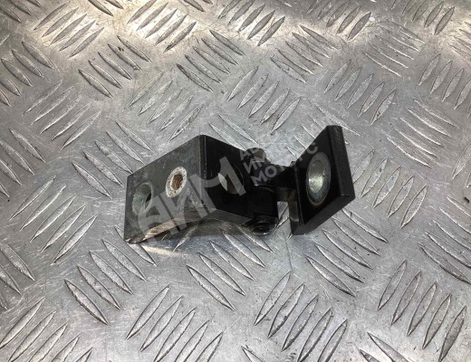 Петля двери передней правой Skoda Octavia A5 (1Z) 2004-2008  Skoda Octavia Octavia A5 (1Z) 2004-2008