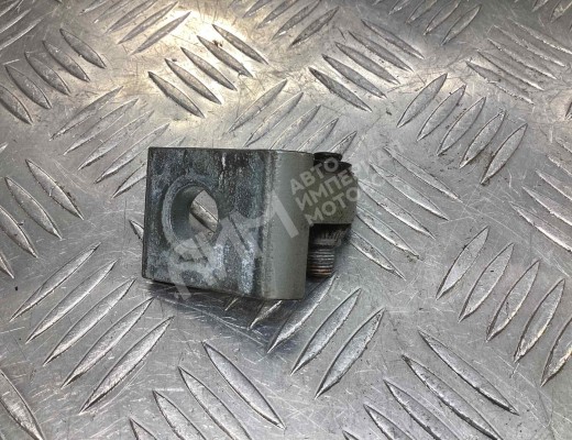 Петля двери передней правой Skoda Octavia A5 (1Z) 2004-2008  Skoda Octavia Octavia A5 (1Z) 2004-2008
