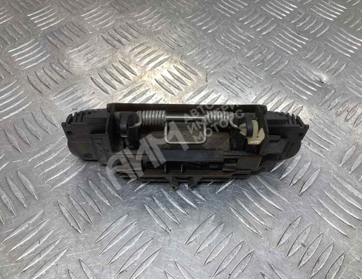 Ручка наружная передняя правая Audi A4 B6 (8EC, 8E5) 2000-2004  Audi A4 A4 B6 (8EC, 8E5) 2000-2004
